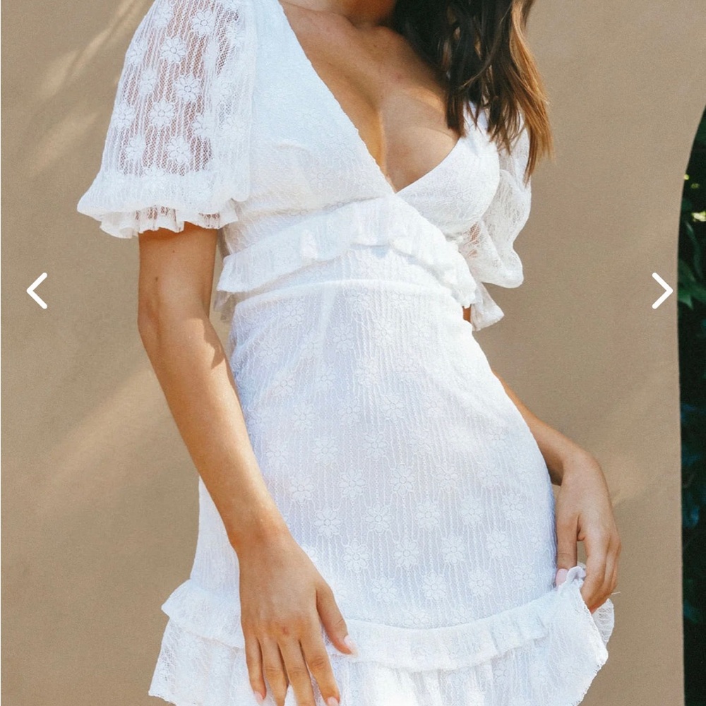 Selfie Leslie White dress